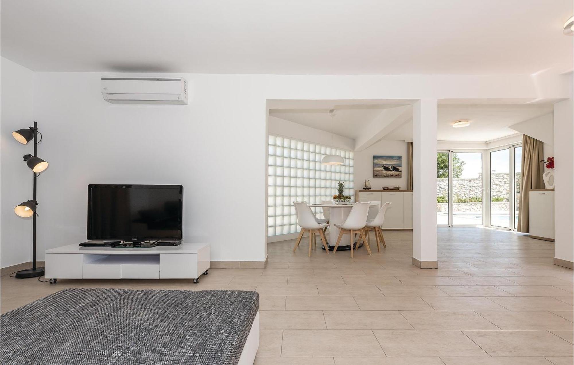 Stunning Home In Betina With Kitchen Exterior photo